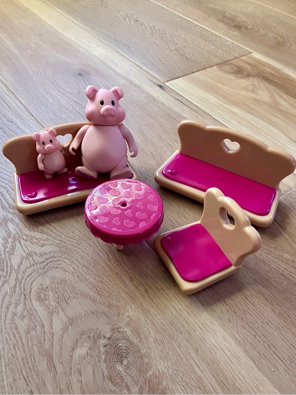 Lil Woodeez Pasta Restaurant furniture spares- table, benches, chair with 2 Pigs